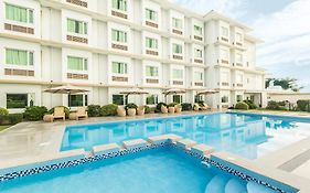 Microtel By Wyndham South Forbes Near Nuvali